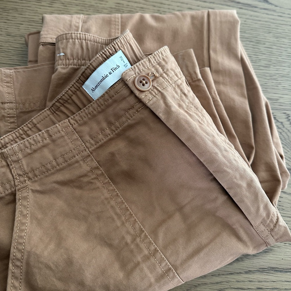 Abercrombie & Fitch women’s Tan cargo Pants